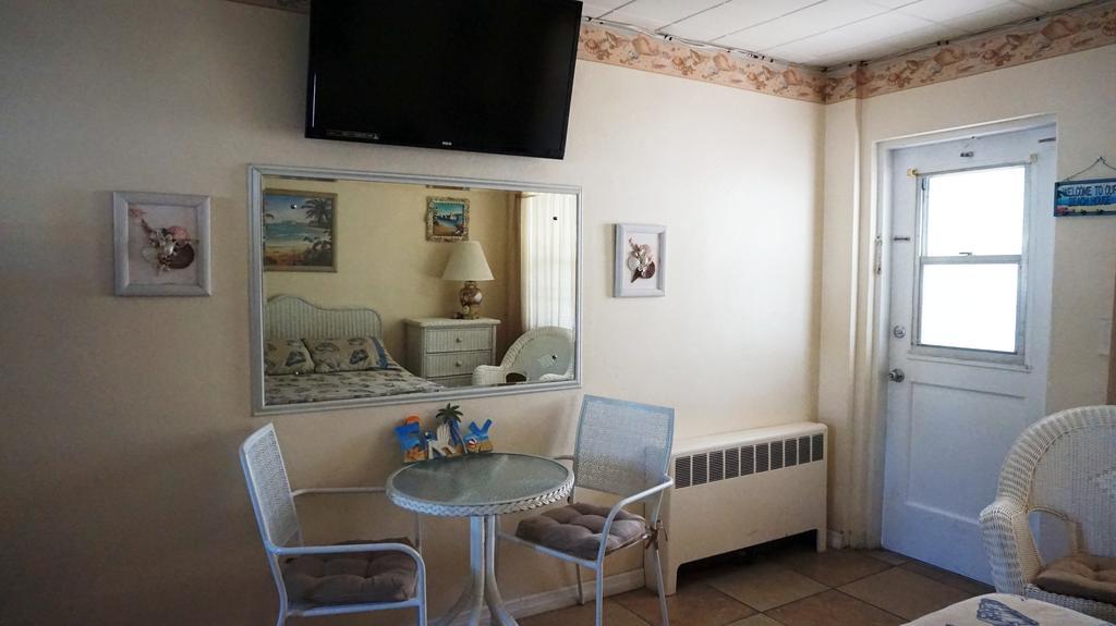 Tropic Terrace Of Treasure Island Hotel St. Pete Beach Room photo